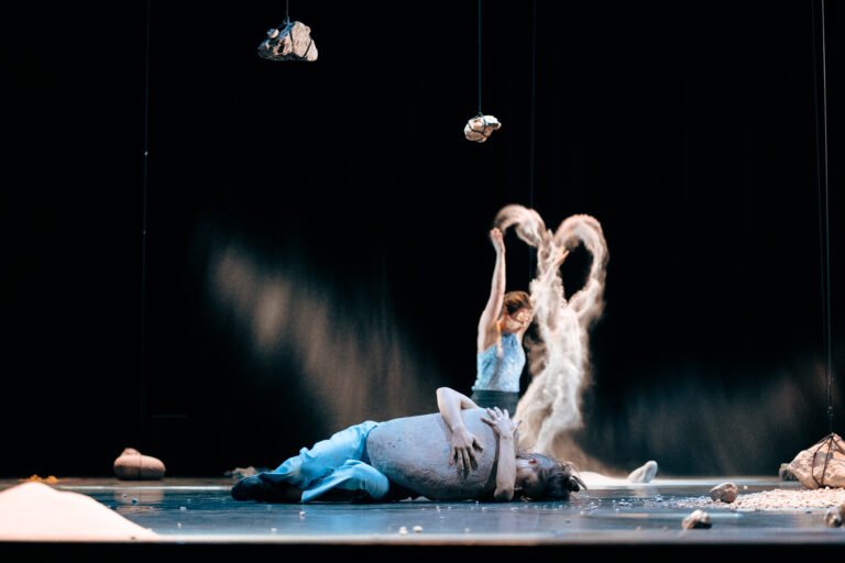 Read more about the article LE BRUIT DES PIERRES