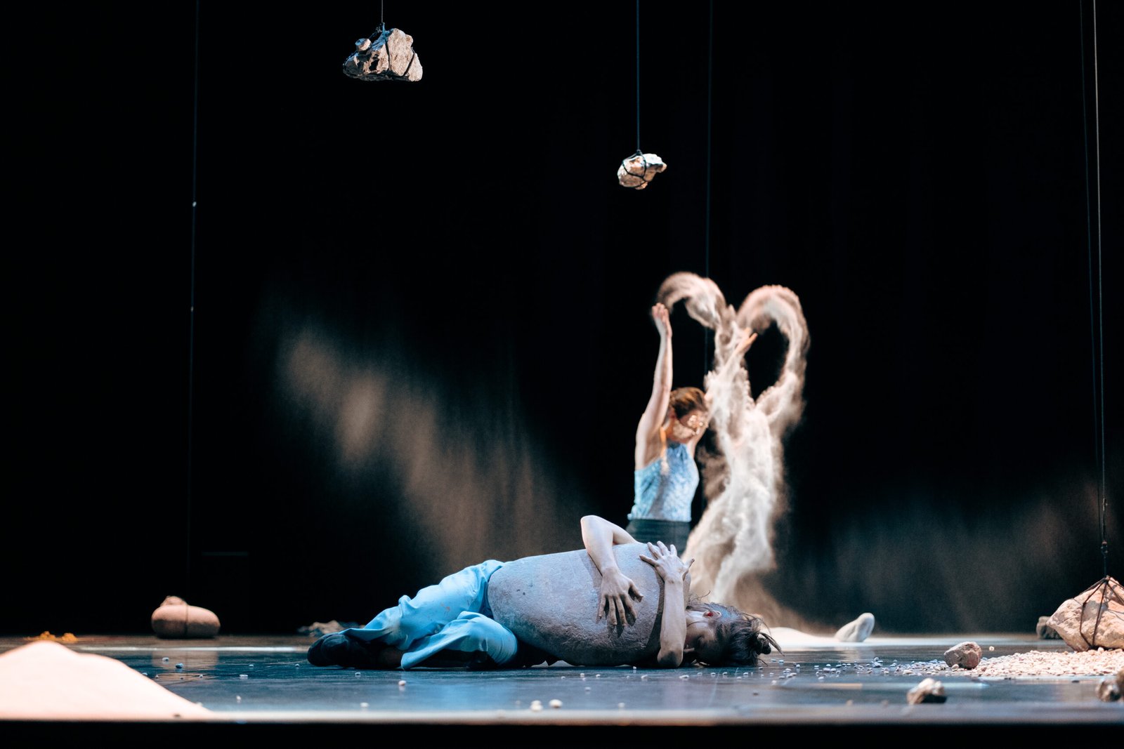 You are currently viewing LE BRUIT DES PIERRES