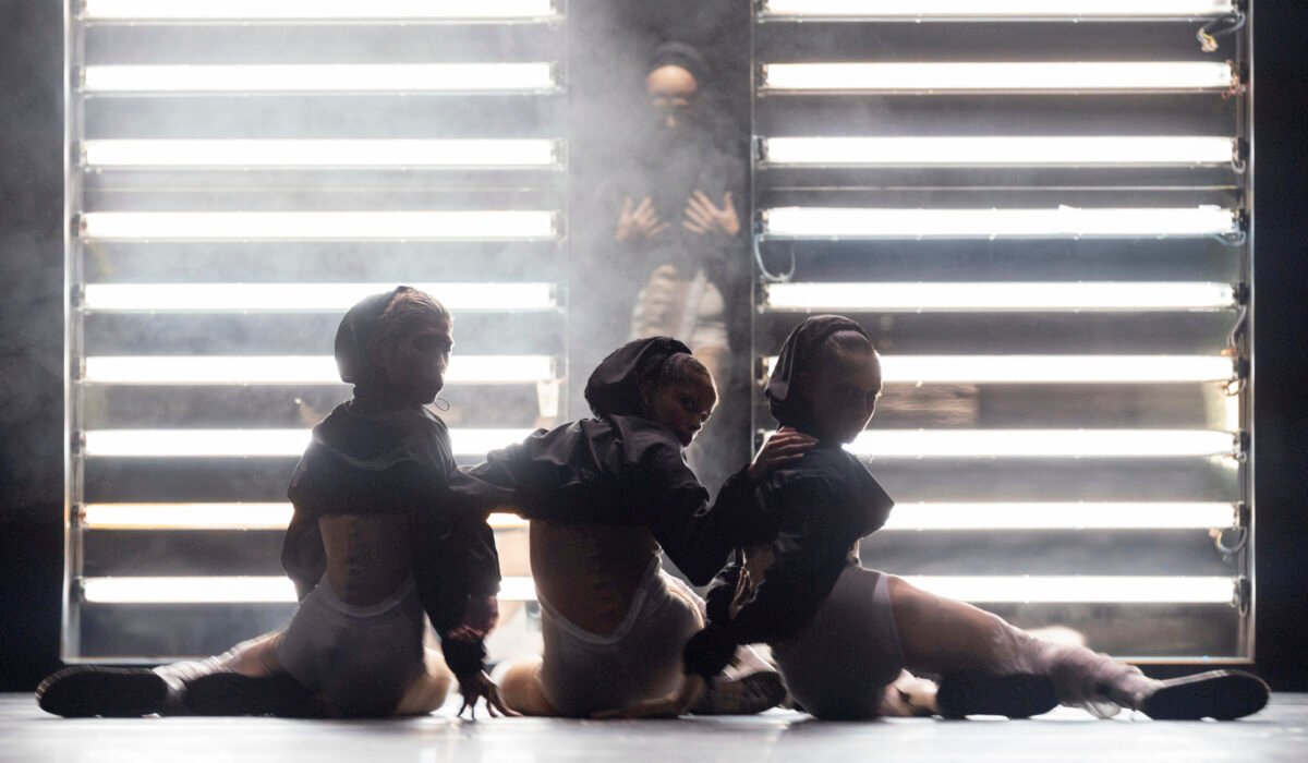 Scena della coreografia deepstarias bienvenues ((re:)) di Mercedes Dassy