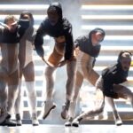 Danzatori della coreografia deepstarias bienvenues ((re:)) di Mercedes Dassy