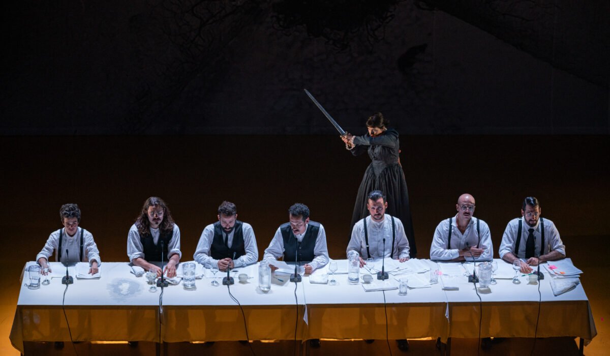 Scena dello spettacolo The Brotherhood