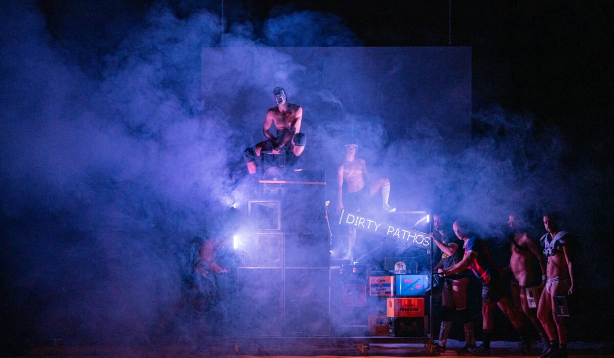 Scena dello spettacolo The Brotherhood