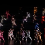 Scena di danza contemporanea della pièce Fôlego di Rafaela Sahyoun