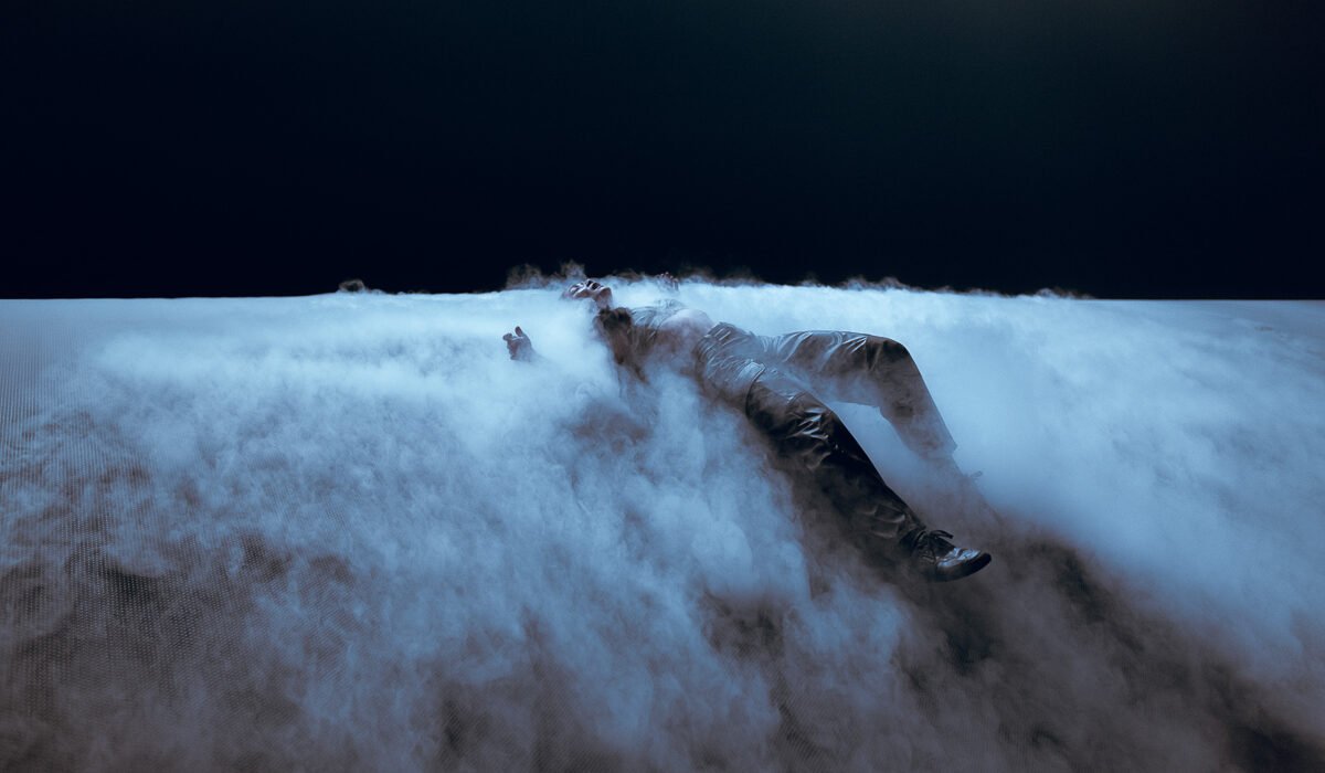 Scena del balletto Mirage di Damien Jalet