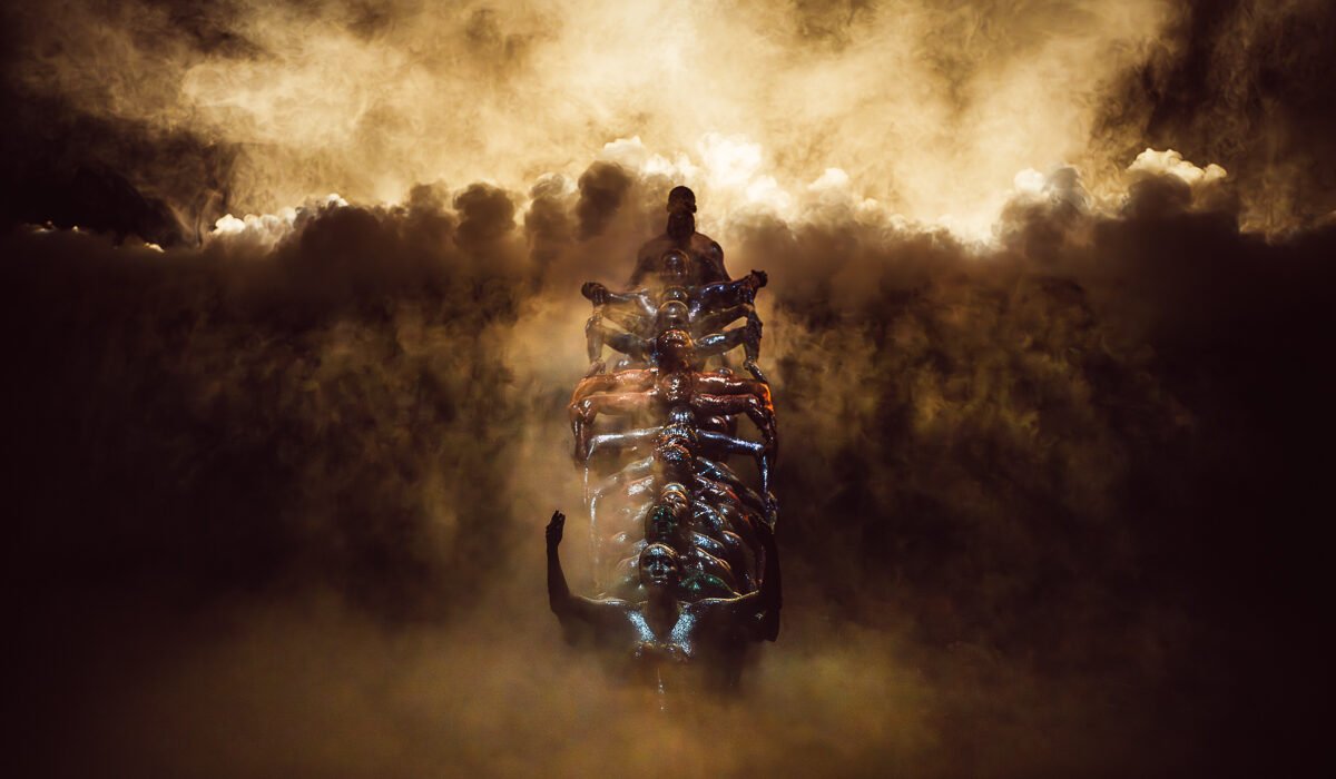 Scena del balletto Mirage di Damien Jalet