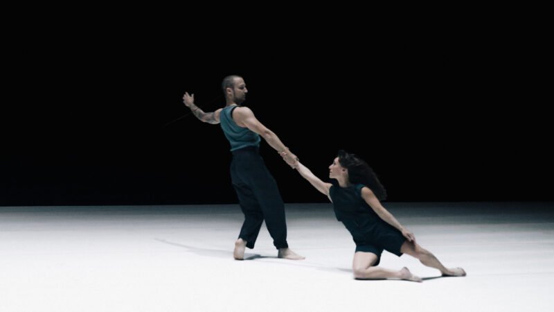 Scena del balletto Contre-nature di Rachid Ouramdane e Compagnie de Chaillot