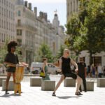 Espace public: Volmir Cordeiro nell'interpretazione Rue, à Lyon
