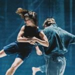 Scena del balletto Contre-nature di Rachid Ouramdane Compagnie de Chaillot