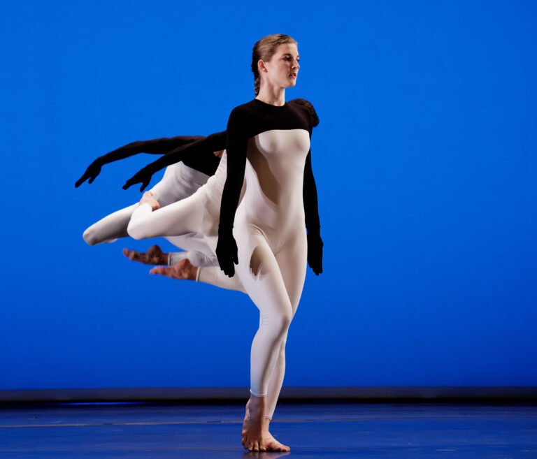 Danseurs dans la chorégraphie Beach Birds
