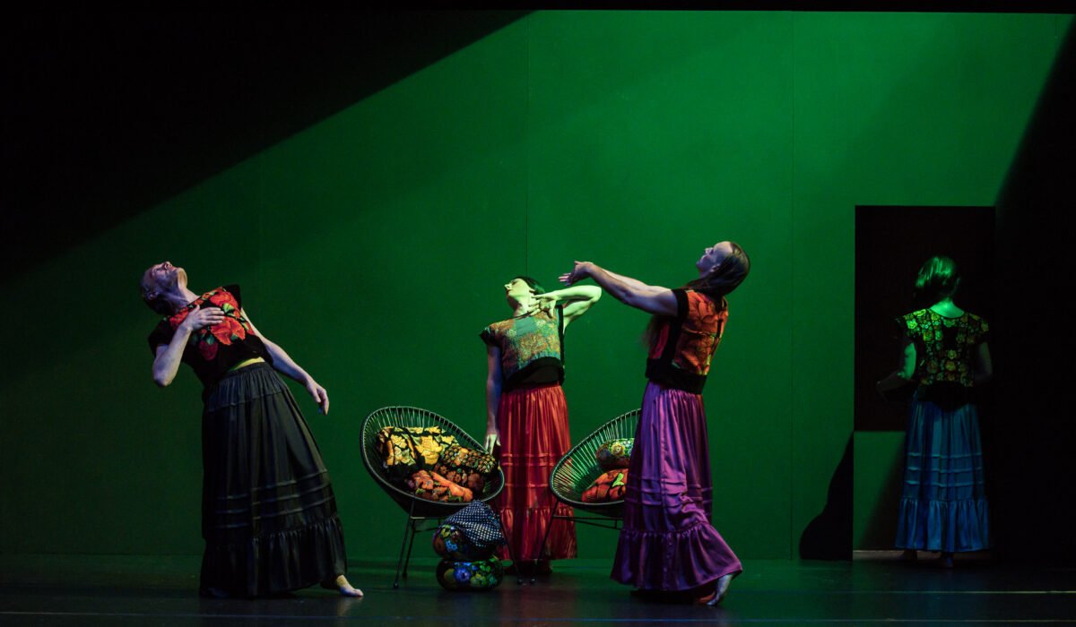 Danseurs en costumes folkloriques