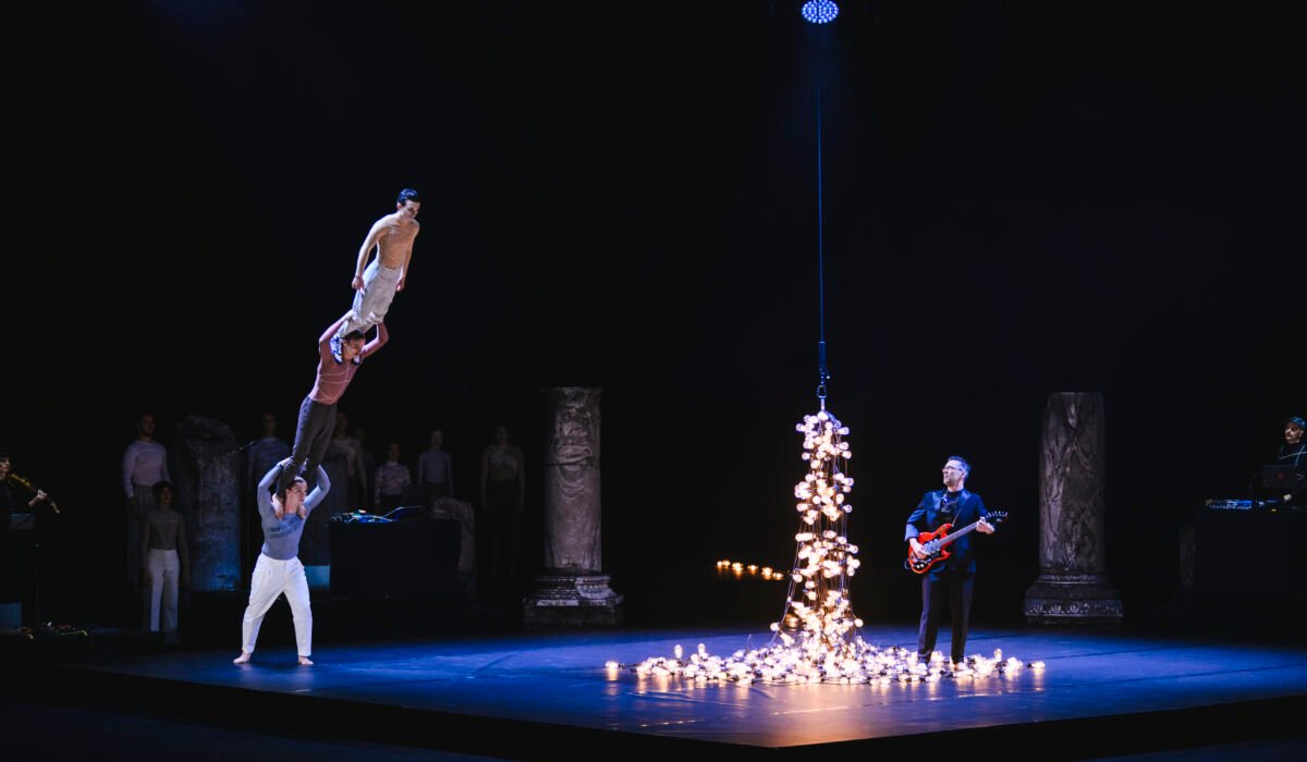 Acrobates de la compagnie Circa