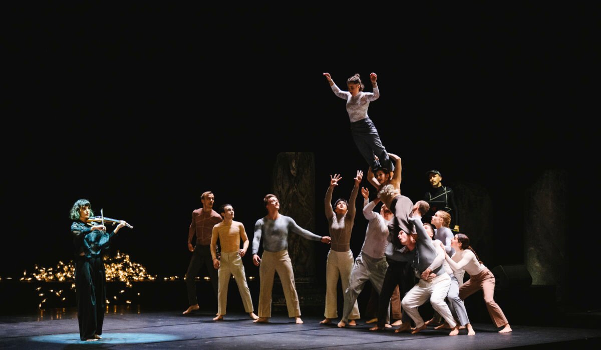 Acrobates de la compagnie Circa