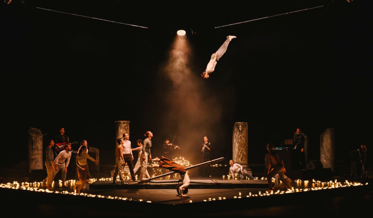 Acrobates de la compagnie Circa