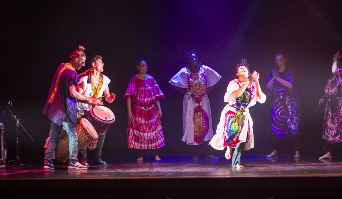 Danse africaine sur le plateau