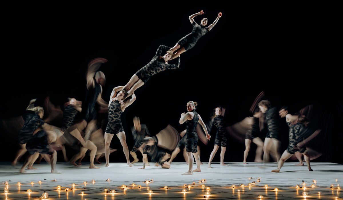 Acrobates de la compagnie Circa