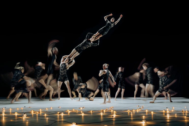 Acrobates de la compagnie Circa