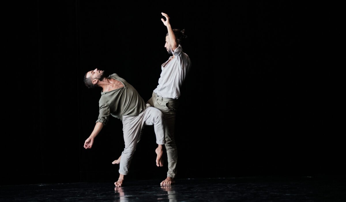 Deux danseurs de la Cie MF